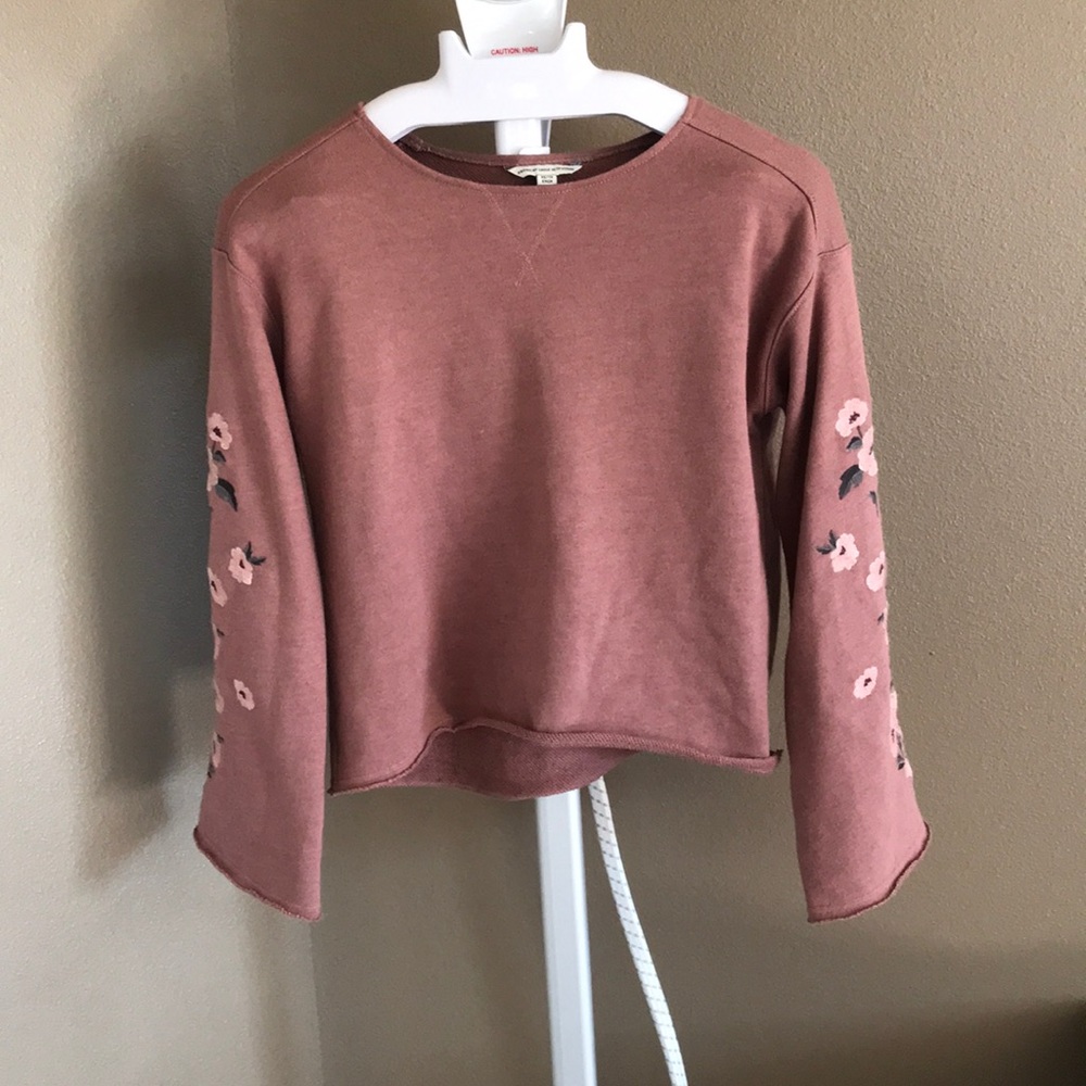 Embroidered Sleeve Rolled hem Sweatshirt